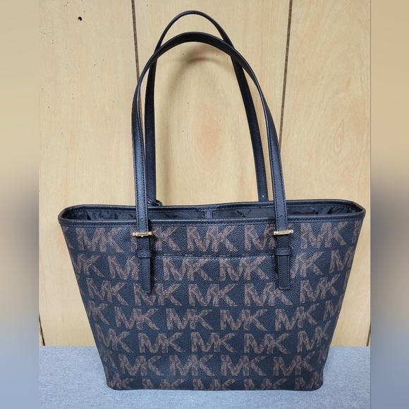 Michael Kors Jet Set Travel Medium Carryall Tote - Picture 3 of 11